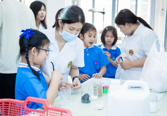 ภาพกิจกรรม คณะวิทยาศาสตร์และเทคโนโลยี จัดกิจกรรมค่ายวิทยาศาสตร์โรงเรียนอนุบาลกำแพงเพชร