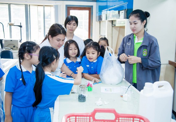 ภาพกิจกรรม คณะวิทยาศาสตร์และเทคโนโลยี จัดกิจกรรมค่ายวิทยาศาสตร์โรงเรียนอนุบาลกำแพงเพชร