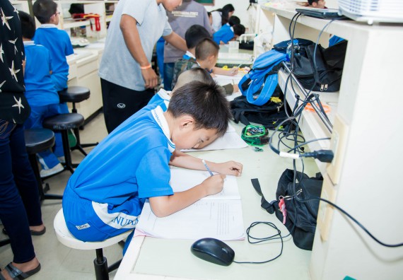 ภาพกิจกรรม คณะวิทยาศาสตร์และเทคโนโลยี จัดกิจกรรมค่ายวิทยาศาสตร์โรงเรียนอนุบาลกำแพงเพชร