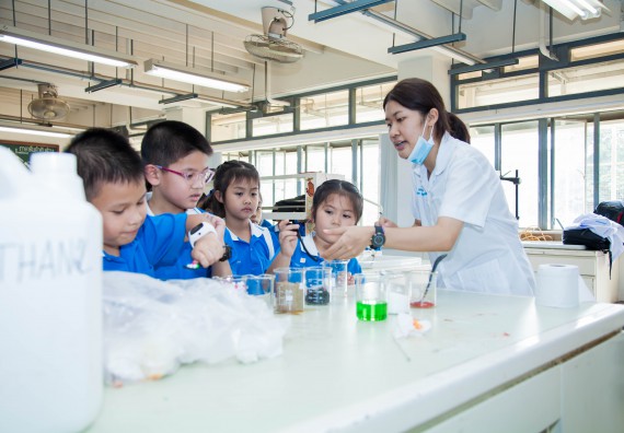 ภาพกิจกรรม คณะวิทยาศาสตร์และเทคโนโลยี จัดกิจกรรมค่ายวิทยาศาสตร์โรงเรียนอนุบาลกำแพงเพชร