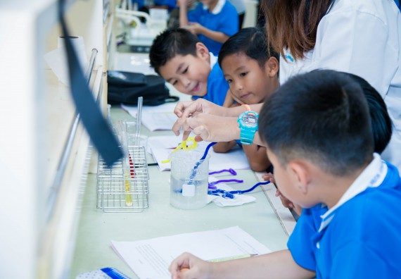 ภาพกิจกรรม คณะวิทยาศาสตร์และเทคโนโลยี จัดกิจกรรมค่ายวิทยาศาสตร์โรงเรียนอนุบาลกำแพงเพชร