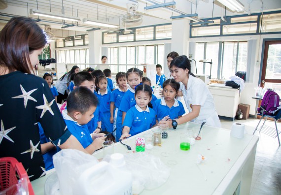 ภาพกิจกรรม คณะวิทยาศาสตร์และเทคโนโลยี จัดกิจกรรมค่ายวิทยาศาสตร์โรงเรียนอนุบาลกำแพงเพชร