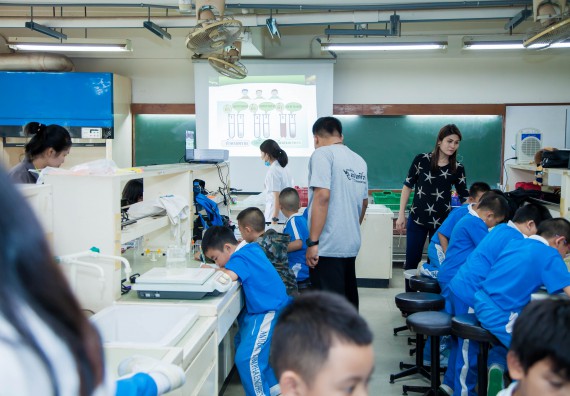 ภาพกิจกรรม คณะวิทยาศาสตร์และเทคโนโลยี จัดกิจกรรมค่ายวิทยาศาสตร์โรงเรียนอนุบาลกำแพงเพชร