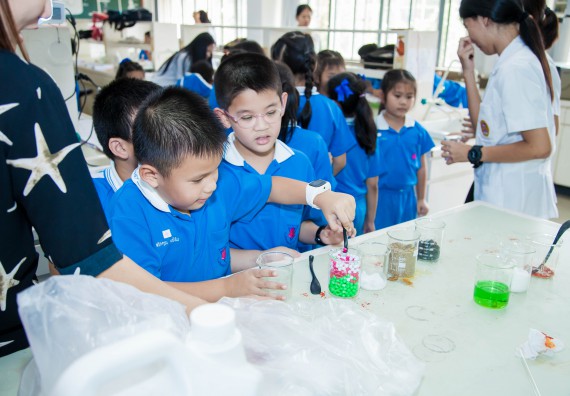 ภาพกิจกรรม คณะวิทยาศาสตร์และเทคโนโลยี จัดกิจกรรมค่ายวิทยาศาสตร์โรงเรียนอนุบาลกำแพงเพชร