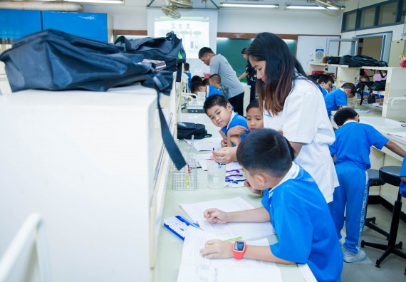 ภาพกิจกรรม คณะวิทยาศาสตร์และเทคโนโลยี จัดกิจกรรมค่ายวิทยาศาสตร์โรงเรียนอนุบาลกำแพงเพชร