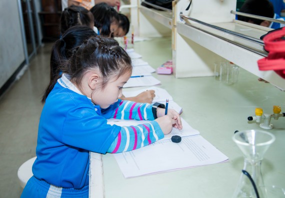 ภาพกิจกรรม คณะวิทยาศาสตร์และเทคโนโลยี จัดกิจกรรมค่ายวิทยาศาสตร์โรงเรียนอนุบาลกำแพงเพชร