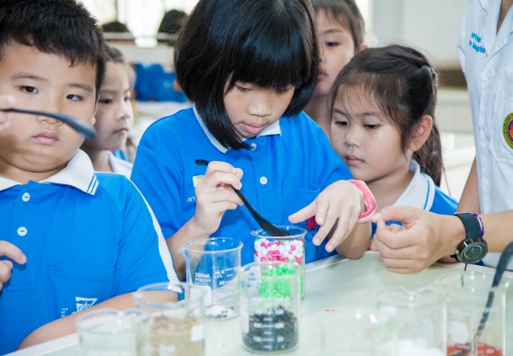 ภาพกิจกรรม คณะวิทยาศาสตร์และเทคโนโลยี จัดกิจกรรมค่ายวิทยาศาสตร์โรงเรียนอนุบาลกำแพงเพชร