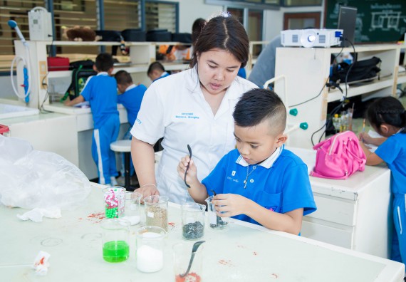 ภาพกิจกรรม คณะวิทยาศาสตร์และเทคโนโลยี จัดกิจกรรมค่ายวิทยาศาสตร์โรงเรียนอนุบาลกำแพงเพชร