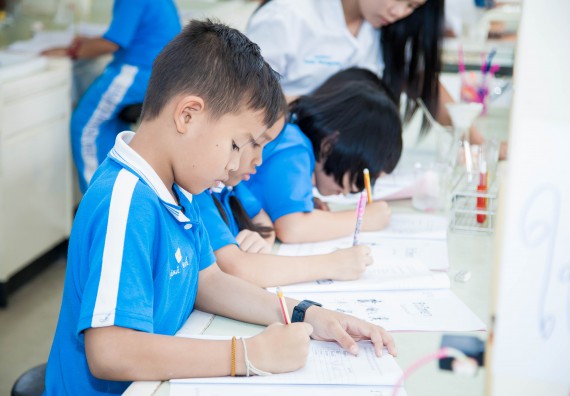 ภาพกิจกรรม คณะวิทยาศาสตร์และเทคโนโลยี จัดกิจกรรมค่ายวิทยาศาสตร์โรงเรียนอนุบาลกำแพงเพชร