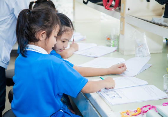 ภาพกิจกรรม คณะวิทยาศาสตร์และเทคโนโลยี จัดกิจกรรมค่ายวิทยาศาสตร์โรงเรียนอนุบาลกำแพงเพชร