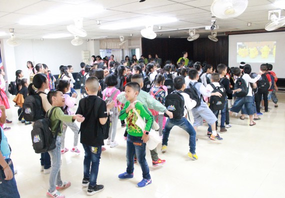 ภาพกิจกรรม คณะวิทยาศาสตร์และเทคโนโลยี จัดกิจกรรมค่ายวิทยาศาสตร์โรงเรียนอนุบาลกำแพงเพชร