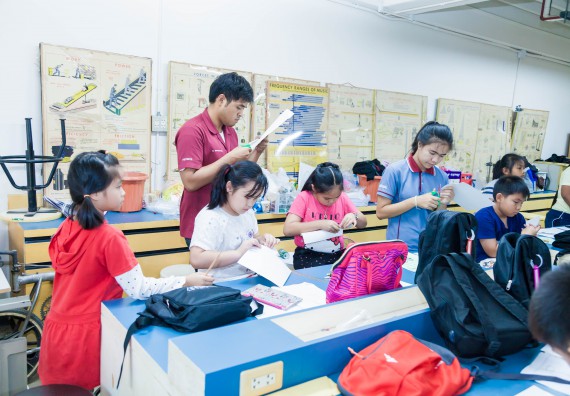 ภาพกิจกรรม คณะวิทยาศาสตร์และเทคโนโลยี จัดกิจกรรมค่ายวิทยาศาสตร์โรงเรียนอนุบาลกำแพงเพชร