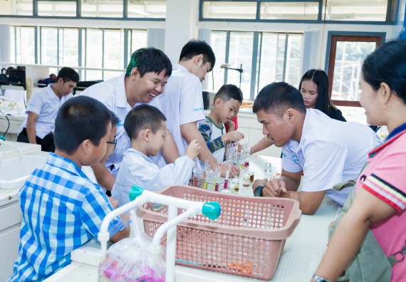 ภาพกิจกรรม คณะวิทยาศาสตร์และเทคโนโลยี จัดกิจกรรมค่ายวิทยาศาสตร์โรงเรียนอนุบาลกำแพงเพชร