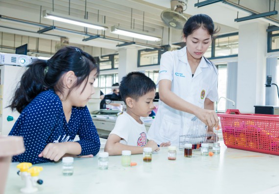 ภาพกิจกรรม คณะวิทยาศาสตร์และเทคโนโลยี จัดกิจกรรมค่ายวิทยาศาสตร์โรงเรียนอนุบาลกำแพงเพชร