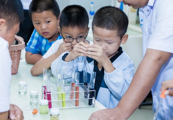 ภาพกิจกรรม คณะวิทยาศาสตร์และเทคโนโลยี จัดกิจกรรมค่ายวิทยาศาสตร์โรงเรียนอนุบาลกำแพงเพชร