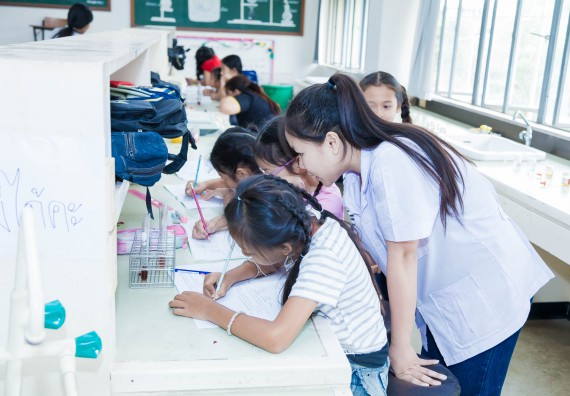 ภาพกิจกรรม คณะวิทยาศาสตร์และเทคโนโลยี จัดกิจกรรมค่ายวิทยาศาสตร์โรงเรียนอนุบาลกำแพงเพชร