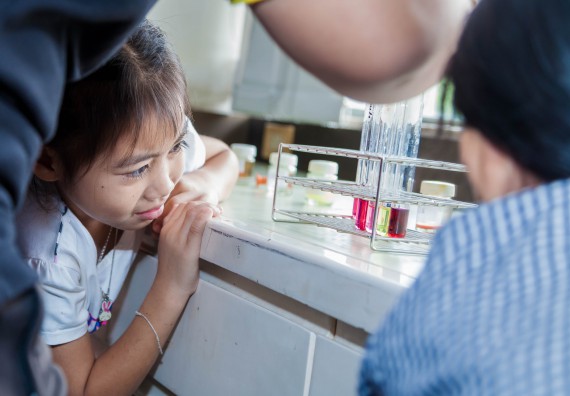 ภาพกิจกรรม คณะวิทยาศาสตร์และเทคโนโลยี จัดกิจกรรมค่ายวิทยาศาสตร์โรงเรียนอนุบาลกำแพงเพชร