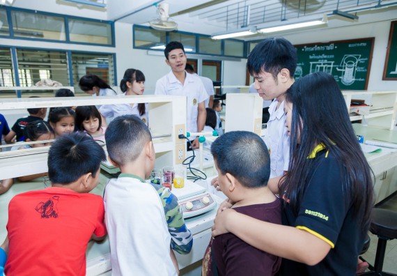 ภาพกิจกรรม คณะวิทยาศาสตร์และเทคโนโลยี จัดกิจกรรมค่ายวิทยาศาสตร์โรงเรียนอนุบาลกำแพงเพชร