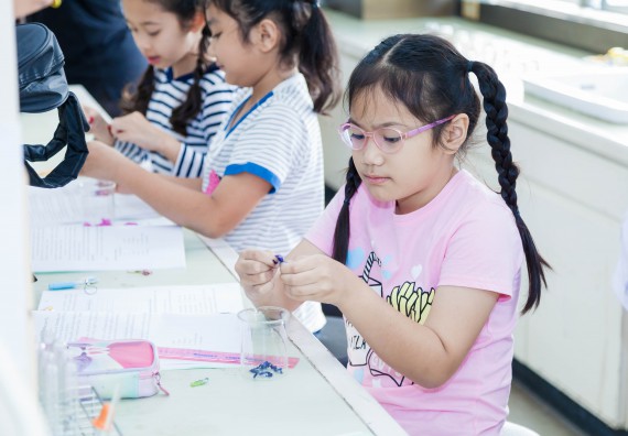 ภาพกิจกรรม คณะวิทยาศาสตร์และเทคโนโลยี จัดกิจกรรมค่ายวิทยาศาสตร์โรงเรียนอนุบาลกำแพงเพชร