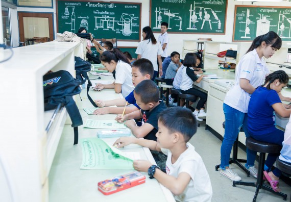 ภาพกิจกรรม คณะวิทยาศาสตร์และเทคโนโลยี จัดกิจกรรมค่ายวิทยาศาสตร์โรงเรียนอนุบาลกำแพงเพชร