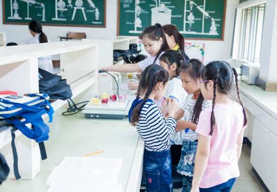 ภาพกิจกรรม คณะวิทยาศาสตร์และเทคโนโลยี จัดกิจกรรมค่ายวิทยาศาสตร์โรงเรียนอนุบาลกำแพงเพชร