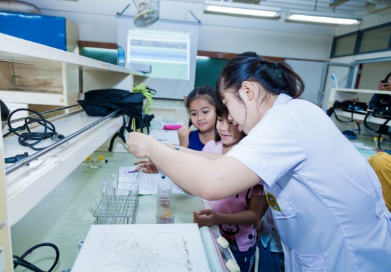 ภาพกิจกรรม คณะวิทยาศาสตร์และเทคโนโลยี จัดกิจกรรมค่ายวิทยาศาสตร์โรงเรียนอนุบาลกำแพงเพชร