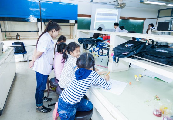 ภาพกิจกรรม คณะวิทยาศาสตร์และเทคโนโลยี จัดกิจกรรมค่ายวิทยาศาสตร์โรงเรียนอนุบาลกำแพงเพชร