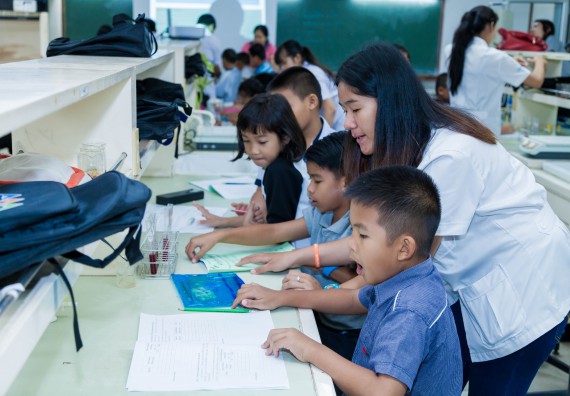 ภาพกิจกรรม คณะวิทยาศาสตร์และเทคโนโลยี จัดกิจกรรมค่ายวิทยาศาสตร์โรงเรียนอนุบาลกำแพงเพชร