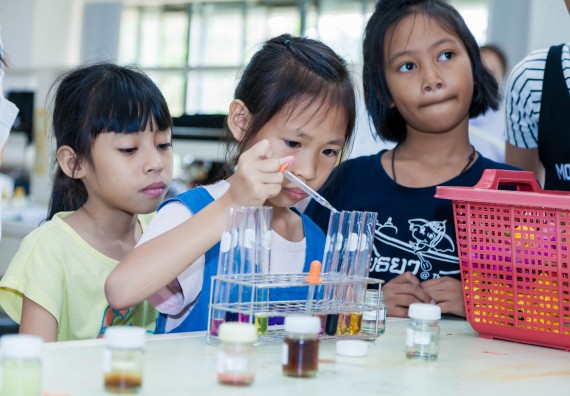 ภาพกิจกรรม คณะวิทยาศาสตร์และเทคโนโลยี จัดกิจกรรมค่ายวิทยาศาสตร์โรงเรียนอนุบาลกำแพงเพชร