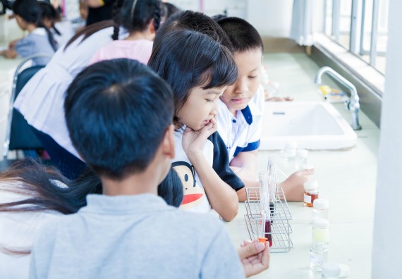 ภาพกิจกรรม คณะวิทยาศาสตร์และเทคโนโลยี จัดกิจกรรมค่ายวิทยาศาสตร์โรงเรียนอนุบาลกำแพงเพชร