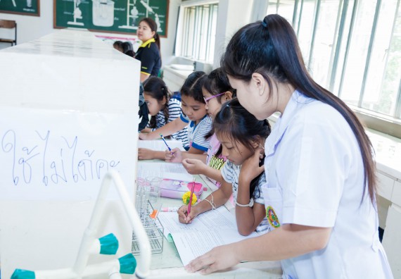ภาพกิจกรรม คณะวิทยาศาสตร์และเทคโนโลยี จัดกิจกรรมค่ายวิทยาศาสตร์โรงเรียนอนุบาลกำแพงเพชร