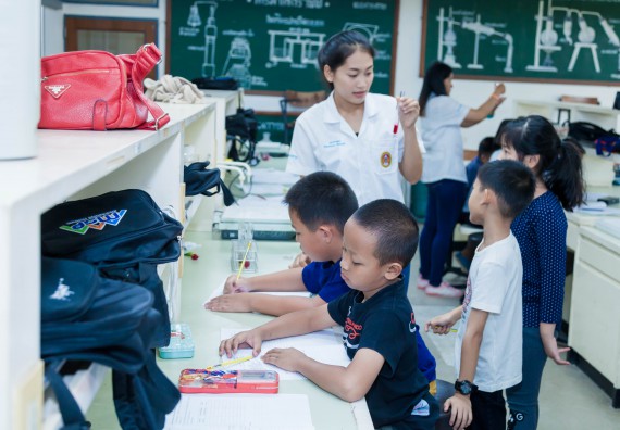 ภาพกิจกรรม คณะวิทยาศาสตร์และเทคโนโลยี จัดกิจกรรมค่ายวิทยาศาสตร์โรงเรียนอนุบาลกำแพงเพชร