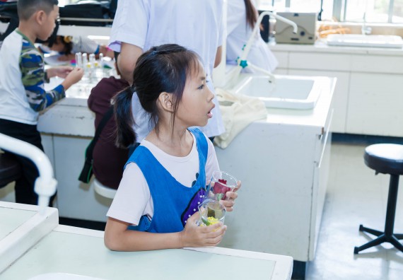 ภาพกิจกรรม คณะวิทยาศาสตร์และเทคโนโลยี จัดกิจกรรมค่ายวิทยาศาสตร์โรงเรียนอนุบาลกำแพงเพชร