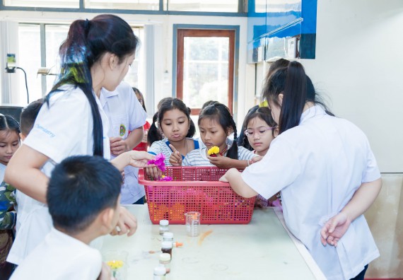 ภาพกิจกรรม คณะวิทยาศาสตร์และเทคโนโลยี จัดกิจกรรมค่ายวิทยาศาสตร์โรงเรียนอนุบาลกำแพงเพชร