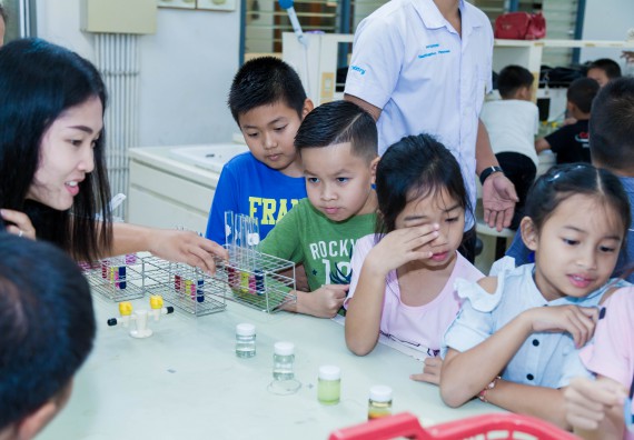 ภาพกิจกรรม คณะวิทยาศาสตร์และเทคโนโลยี จัดกิจกรรมค่ายวิทยาศาสตร์โรงเรียนอนุบาลกำแพงเพชร