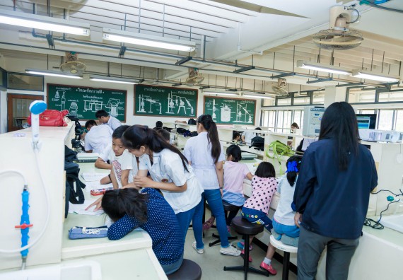 ภาพกิจกรรม คณะวิทยาศาสตร์และเทคโนโลยี จัดกิจกรรมค่ายวิทยาศาสตร์โรงเรียนอนุบาลกำแพงเพชร