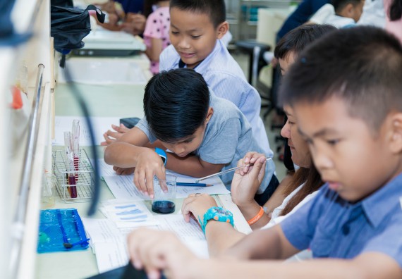 ภาพกิจกรรม คณะวิทยาศาสตร์และเทคโนโลยี จัดกิจกรรมค่ายวิทยาศาสตร์โรงเรียนอนุบาลกำแพงเพชร