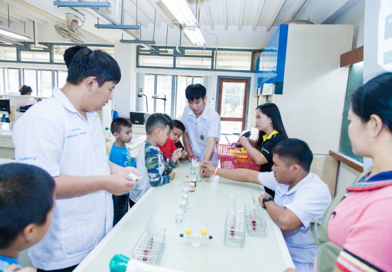 ภาพกิจกรรม คณะวิทยาศาสตร์และเทคโนโลยี จัดกิจกรรมค่ายวิทยาศาสตร์โรงเรียนอนุบาลกำแพงเพชร