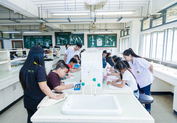 ภาพกิจกรรม คณะวิทยาศาสตร์และเทคโนโลยี จัดกิจกรรมค่ายวิทยาศาสตร์โรงเรียนอนุบาลกำแพงเพชร