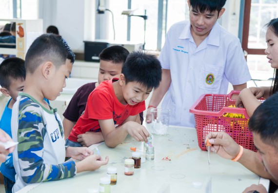 ภาพกิจกรรม คณะวิทยาศาสตร์และเทคโนโลยี จัดกิจกรรมค่ายวิทยาศาสตร์โรงเรียนอนุบาลกำแพงเพชร