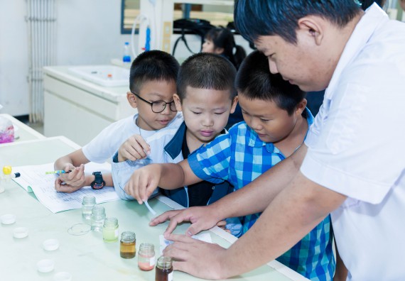 ภาพกิจกรรม คณะวิทยาศาสตร์และเทคโนโลยี จัดกิจกรรมค่ายวิทยาศาสตร์โรงเรียนอนุบาลกำแพงเพชร