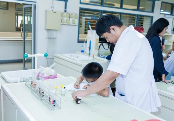 ภาพกิจกรรม คณะวิทยาศาสตร์และเทคโนโลยี จัดกิจกรรมค่ายวิทยาศาสตร์โรงเรียนอนุบาลกำแพงเพชร