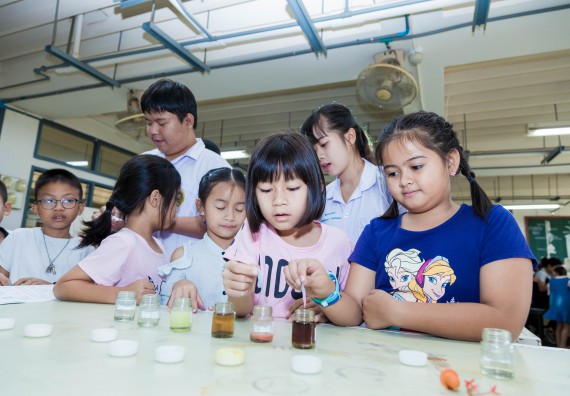 ภาพกิจกรรม คณะวิทยาศาสตร์และเทคโนโลยี จัดกิจกรรมค่ายวิทยาศาสตร์โรงเรียนอนุบาลกำแพงเพชร