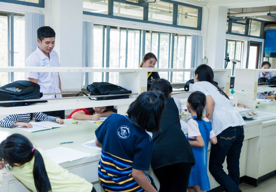 ภาพกิจกรรม คณะวิทยาศาสตร์และเทคโนโลยี จัดกิจกรรมค่ายวิทยาศาสตร์โรงเรียนอนุบาลกำแพงเพชร