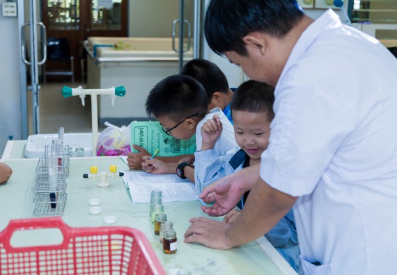 ภาพกิจกรรม คณะวิทยาศาสตร์และเทคโนโลยี จัดกิจกรรมค่ายวิทยาศาสตร์โรงเรียนอนุบาลกำแพงเพชร