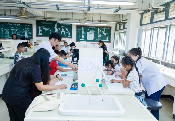 ภาพกิจกรรม คณะวิทยาศาสตร์และเทคโนโลยี จัดกิจกรรมค่ายวิทยาศาสตร์โรงเรียนอนุบาลกำแพงเพชร