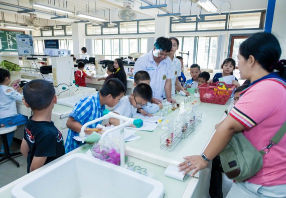 ภาพกิจกรรม คณะวิทยาศาสตร์และเทคโนโลยี จัดกิจกรรมค่ายวิทยาศาสตร์โรงเรียนอนุบาลกำแพงเพชร