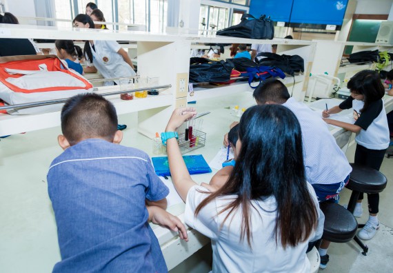 ภาพกิจกรรม คณะวิทยาศาสตร์และเทคโนโลยี จัดกิจกรรมค่ายวิทยาศาสตร์โรงเรียนอนุบาลกำแพงเพชร