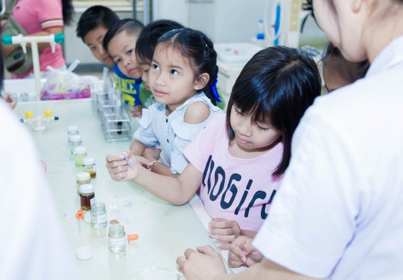 ภาพกิจกรรม คณะวิทยาศาสตร์และเทคโนโลยี จัดกิจกรรมค่ายวิทยาศาสตร์โรงเรียนอนุบาลกำแพงเพชร