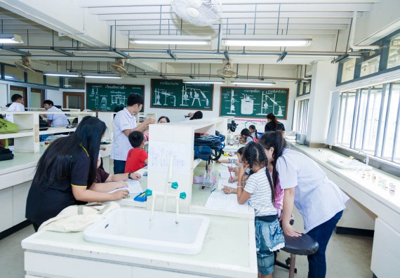 ภาพกิจกรรม คณะวิทยาศาสตร์และเทคโนโลยี จัดกิจกรรมค่ายวิทยาศาสตร์โรงเรียนอนุบาลกำแพงเพชร